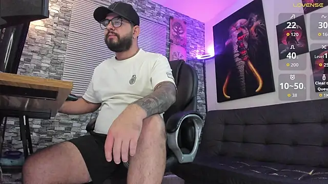 Snapshot of Ethan_Castellano chatting on June 11, 11:02 pm Ethan Castellano online show from June 11, 11:02 pm