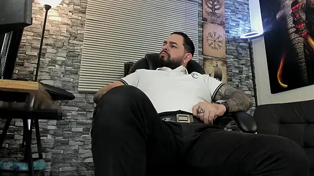 Snapshot of Ethan_Castellano chatting on June 20, 11:10 pm Ethan Castellano online show from June 20, 11:10 pm
