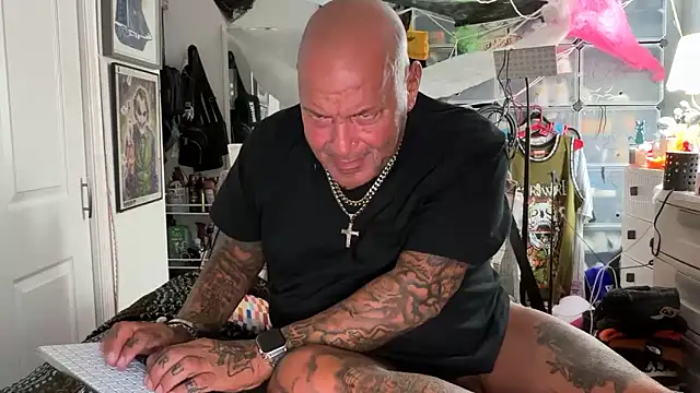 joeytatts66 online show from September 28, 2:18 am