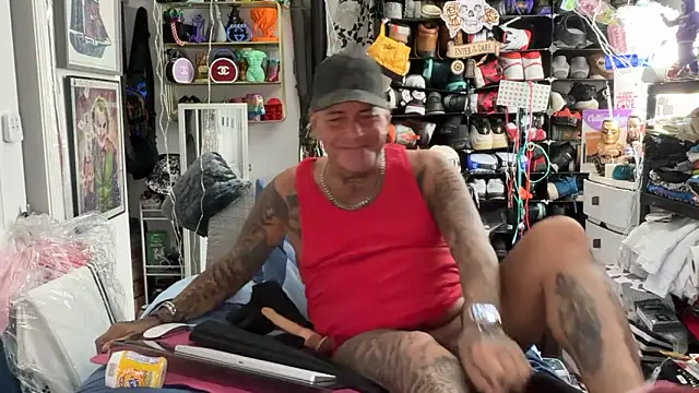 joeytatts66 online show from March 21, 2:46 am