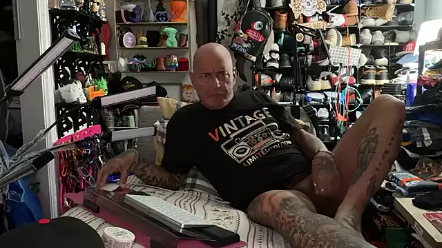 Snapshot of joeytatts66 chatting on June 25, 1:36 am joeytatts66 online show from June 25, 1:36 am