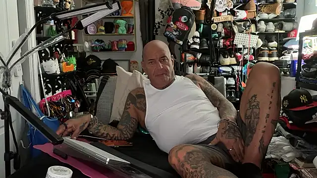 Snapshot of joeytatts66 chatting on July 4, 4:30 am joeytatts66 online show from July 4, 4:30 am