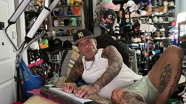 Snapshot of joeytatts66 chatting on July 17, 3:04 am joeytatts66 online show from July 17, 3:04 am