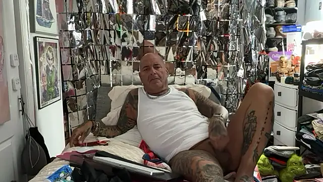 joeytatts66 online show from May 18, 3:06 am