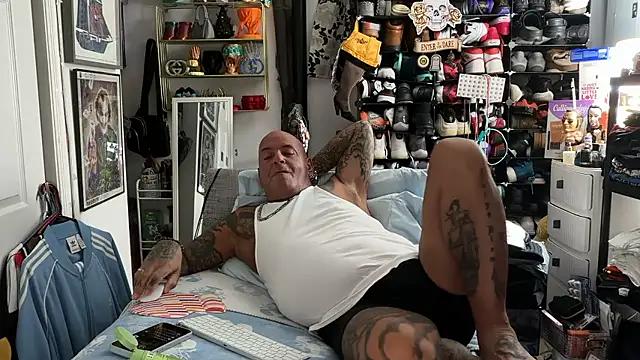 joeytatts66 online show from January 14, 2:48 am