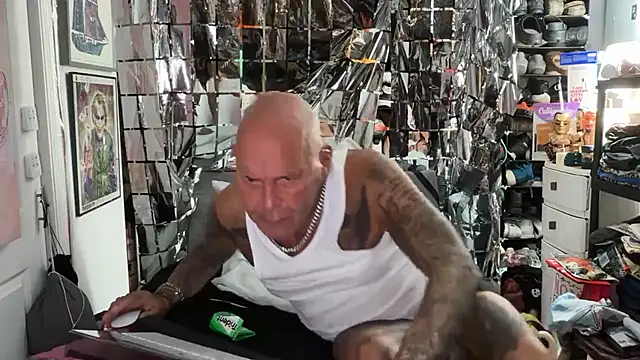 joeytatts66 online show from May 10, 2:04 am