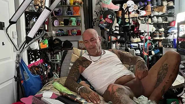 Snapshot of joeytatts66 chatting on July 18, 3:26 am joeytatts66 online show from July 18, 3:26 am
