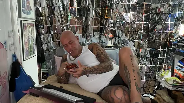 joeytatts66 online show from April 11, 4:31 am