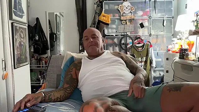 joeytatts66 online show from October 12, 1:07 am