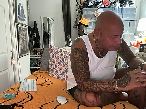 joeytatts66 online show from October 21, 1:27 am