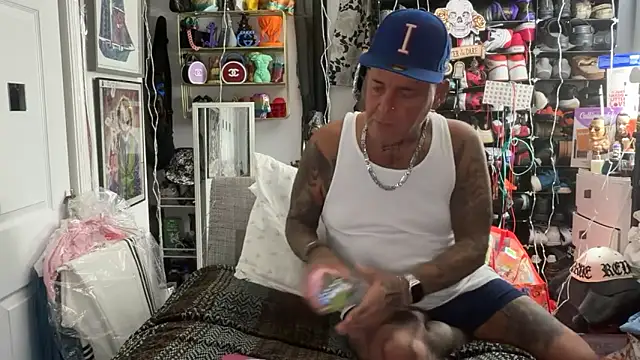 joeytatts66 online show from March 3, 2:40 am