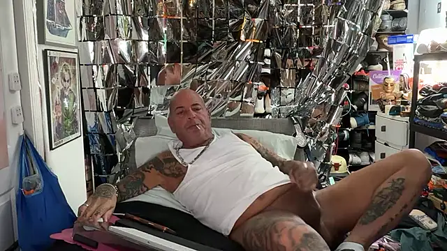 joeytatts66 online show from May 4, 2:26 am