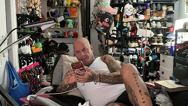 Snapshot of joeytatts66 chatting on July 11, 4:35 am joeytatts66 online show from July 11, 4:35 am