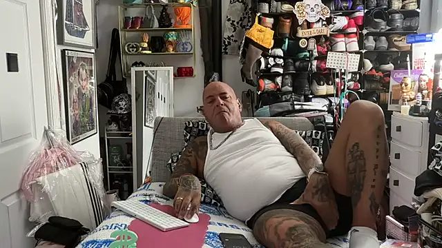 joeytatts66 online show from February 5, 2:51 am