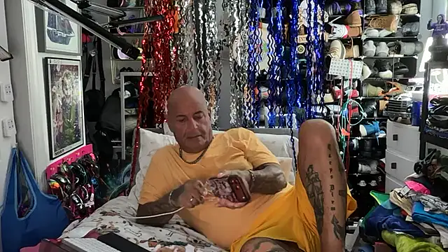 Snapshot of joeytatts66 chatting on June 10, 2:13 am joeytatts66 online show from June 10, 2:13 am