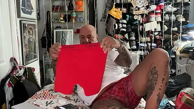 joeytatts66 online show from December 19, 2:48 am