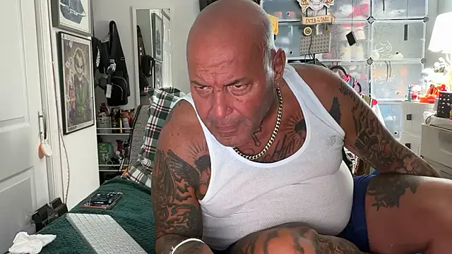 joeytatts66 online show from October 24, 1:59 am