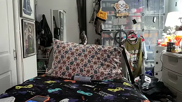 joeytatts66 online show from October 8, 1:18 am