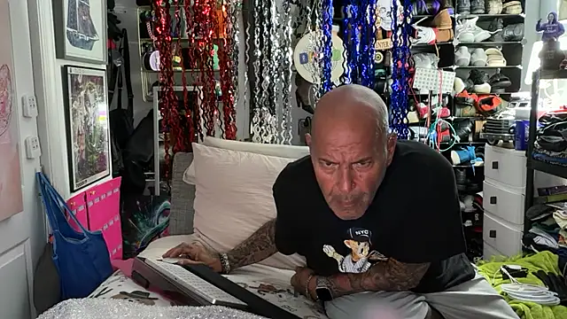 joeytatts66 online show from May 28, 1:24 am
