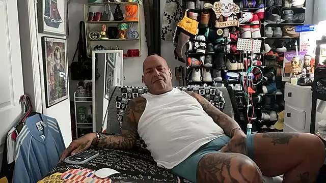 joeytatts66 online show from January 9, 2:40 am