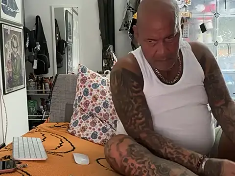 joeytatts66 online show from October 22, 1:27 am