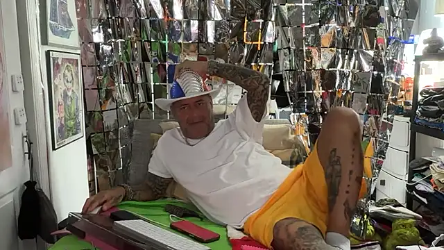 joeytatts66 online show from May 20, 2:19 am