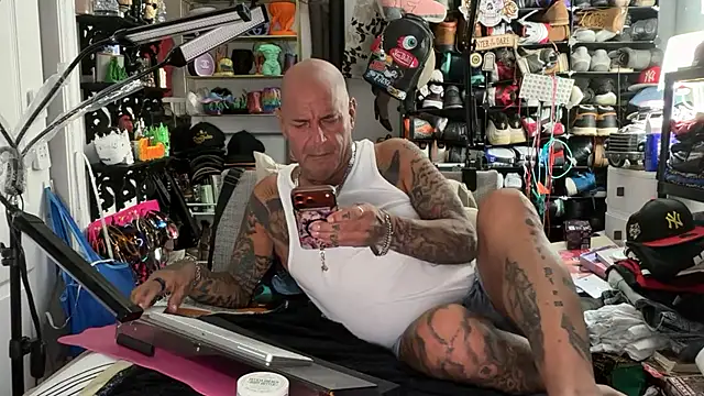 Snapshot of joeytatts66 chatting on July 5, 4:41 am joeytatts66 online show from July 5, 4:41 am