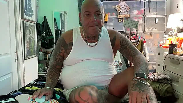 joeytatts66 online show from October 6, 1:07 am