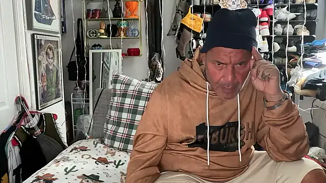 joeytatts66 online show from December 20, 3:31 am