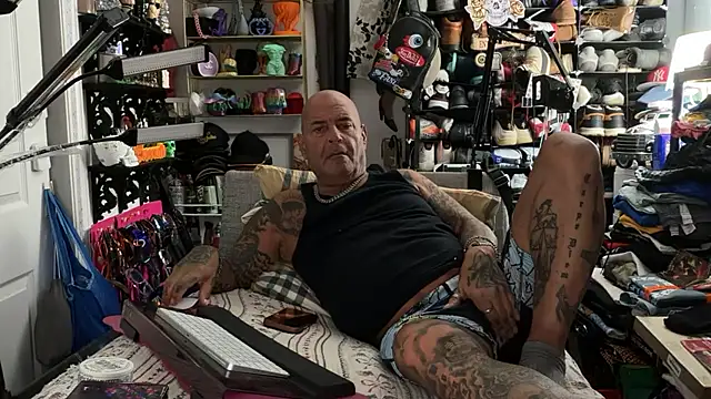 Snapshot of joeytatts66 chatting on June 24, 1:37 am joeytatts66 online show from June 24, 1:37 am