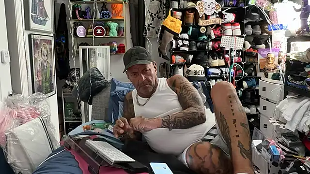 joeytatts66 online show from March 20, 2:12 am