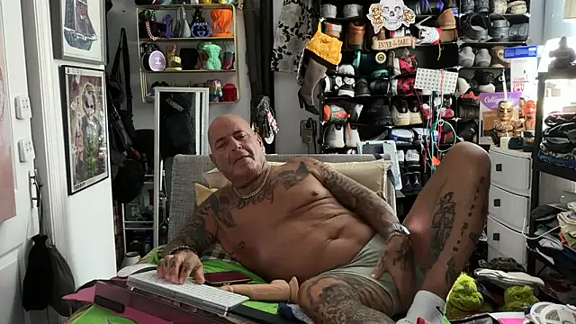 joeytatts66 online show from May 21, 1:58 am