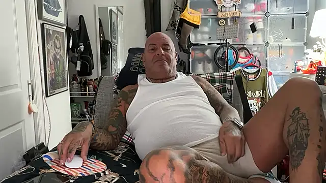 joeytatts66 online show from October 26, 1:50 am