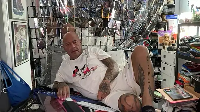 joeytatts66 online show from April 22, 7:42 pm