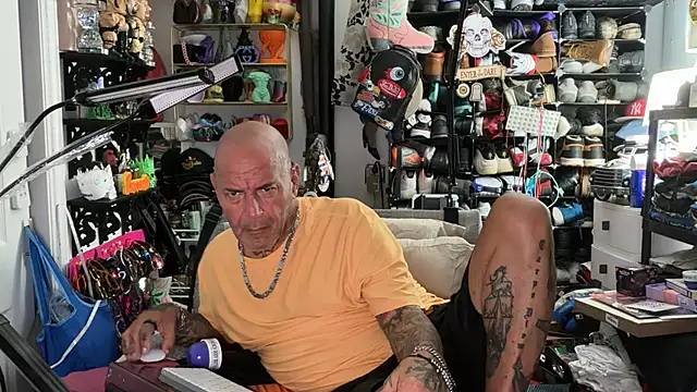 Snapshot of joeytatts66 chatting on July 8, 1:19 am joeytatts66 online show from July 8, 1:19 am