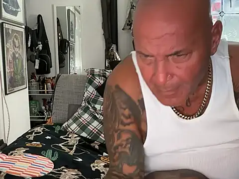 joeytatts66 online show from October 27, 3:07 am