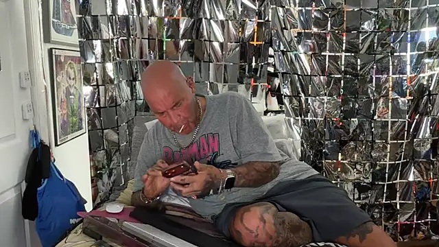 joeytatts66 online show from April 8, 1:29 am