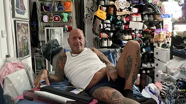 joeytatts66 online show from March 19, 1:38 am