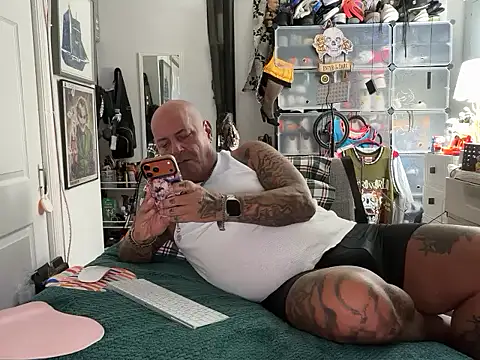 joeytatts66 online show from October 23, 1:15 am