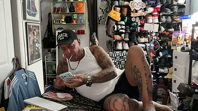 joeytatts66 online show from January 8, 2:39 am