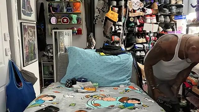 joeytatts66 online show from April 1, 1:19 am