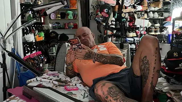 Snapshot of joeytatts66 chatting on July 1, 2:23 am joeytatts66 online show from July 1, 2:23 am