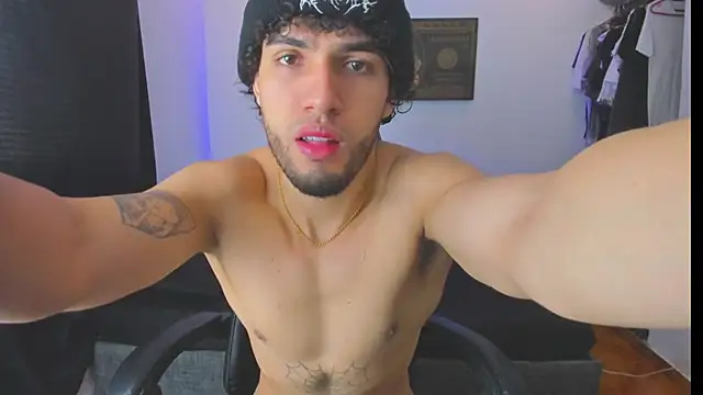 Snapshot of daddy_jhons chatting on October 25, 8:09 pm daddy jhons online show from October 25, 8:09 pm