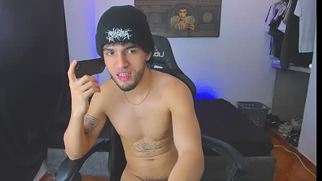 Snapshot of daddy_jhons chatting on October 24, 11:59 pm daddy jhons online show from October 24, 11:59 pm