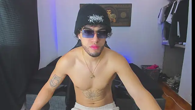 Snapshot of daddy_jhons chatting on October 27, 4:41 pm daddy jhons online show from October 27, 4:41 pm