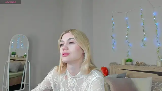 Snapshot of Cherry_Price chatting on May 20, 10:51 pm Cherry Price online show from May 20, 10:51 pm