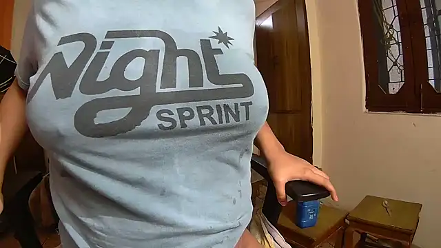 Snapshot of callmeshreya chatting on February 21, 9:00 am callmeshreya online show from February 21, 9:00 am