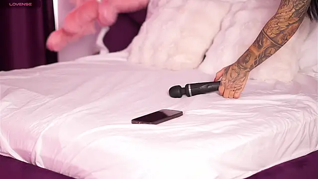 Snapshot of firesbomb777 chatting on March 19, 6:46 am firesbomb777 online show from March 19, 6:46 am