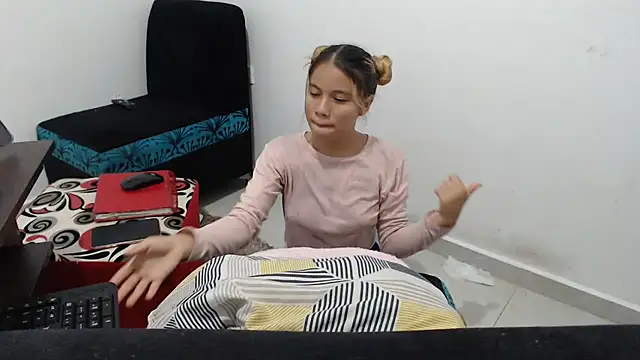Snapshot of Naomi991 chatting on February 27, 11:37 pm Naomi991 online show from February 27, 11:37 pm
