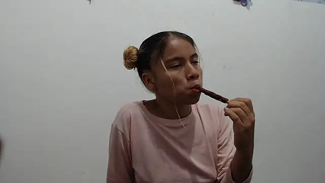 Snapshot of Naomi991 chatting on March 6, 9:09 pm Naomi991 online show from March 6, 9:09 pm